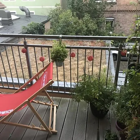 Apartment Exklusive, Sanierte 2-zimmer-wohnung Mit Balkon Und Einbaukuche In *