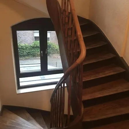 Exklusive, Sanierte 2-zimmer-wohnung Mit Balkon Und Einbaukuche In Apartment Heilbronn